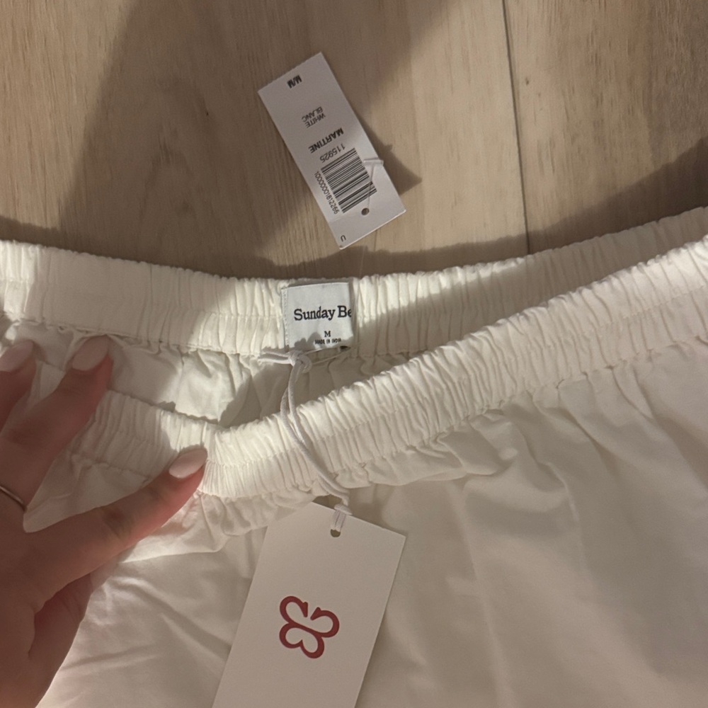 NWT. Aritiza Sunday best white Tiered Skirt - Picture 2 of 3